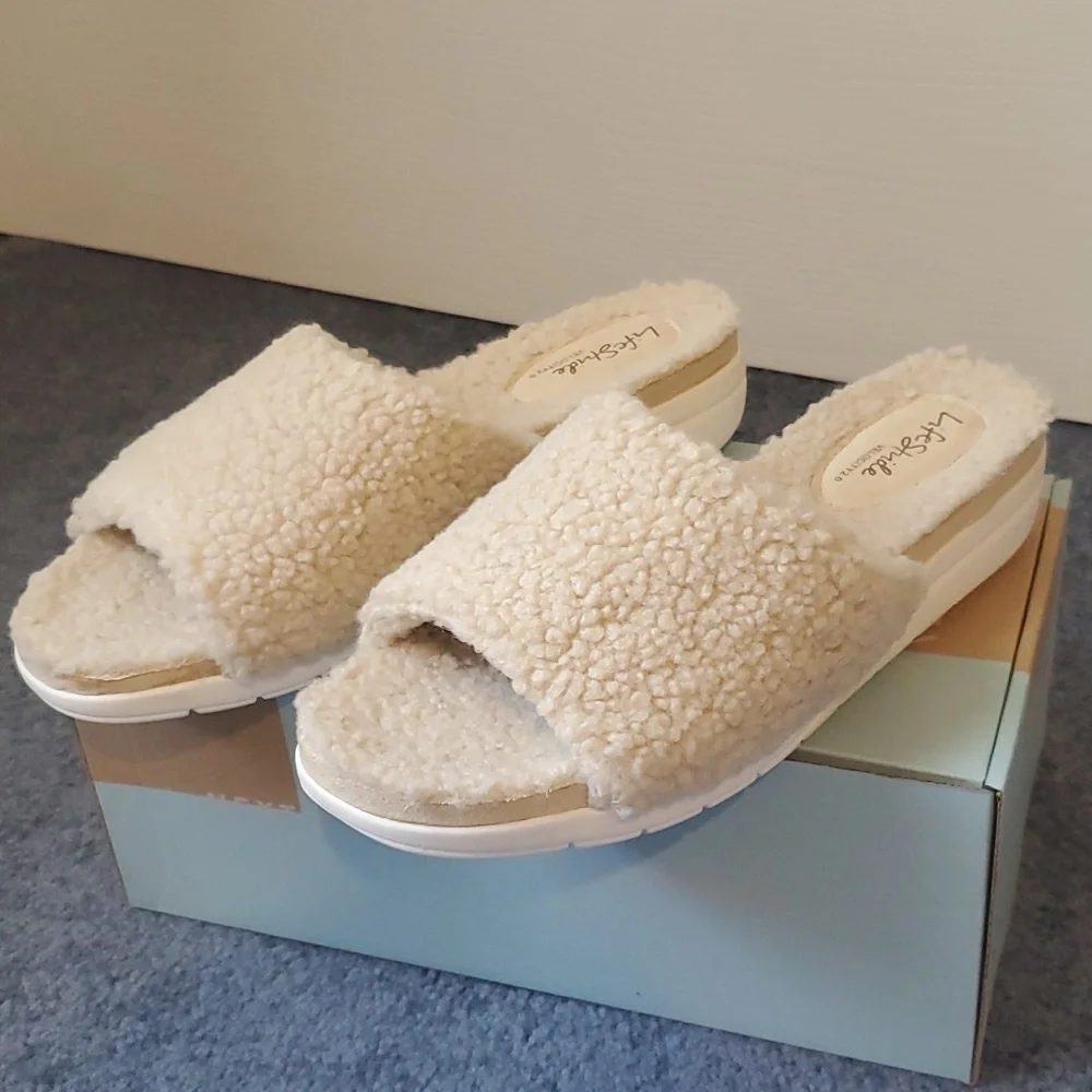 New Cute Fuzzy Sandals - Picture 2 of 7